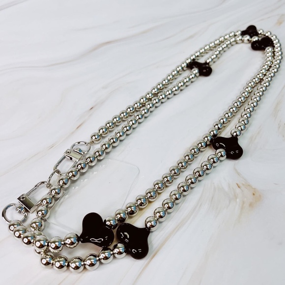 NWT Ellison Silver crossbody phone lanyard with Black Heart Accents